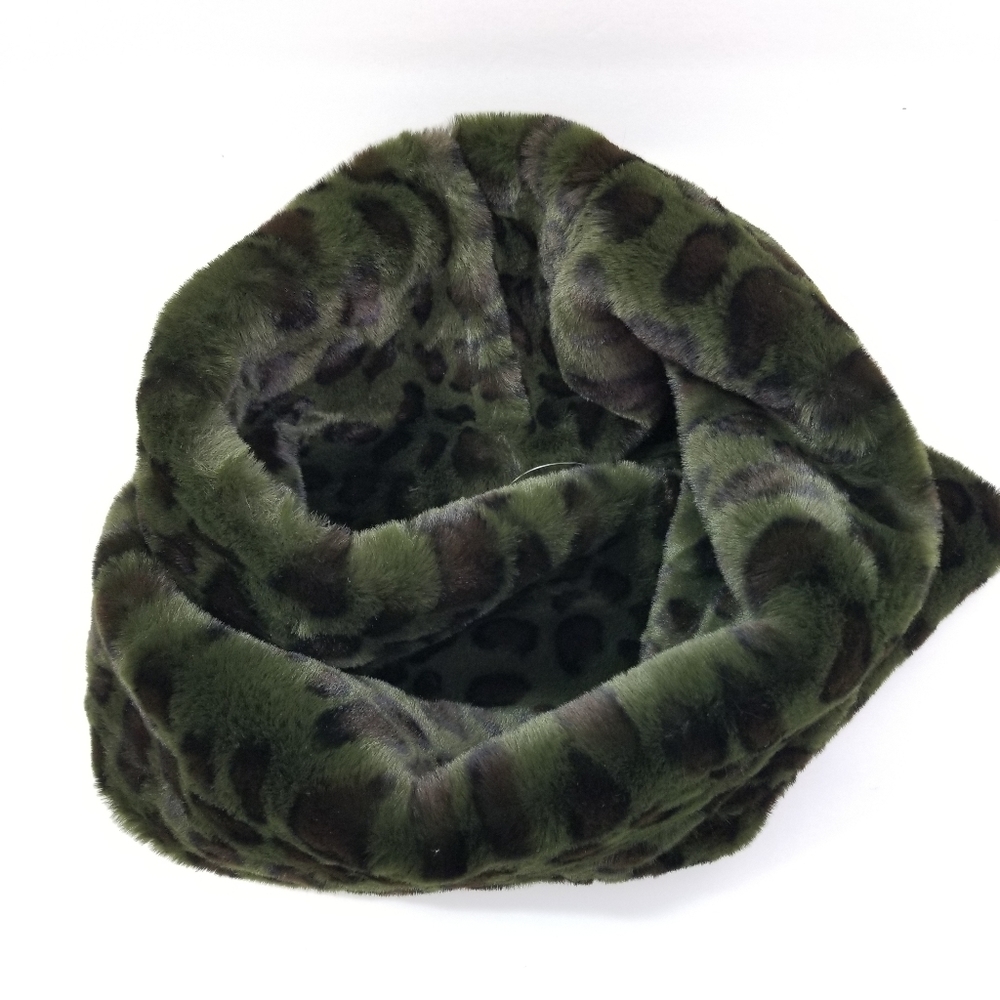 Faux Fur Leopard Print Infinity Collar - Picture 2 of 5